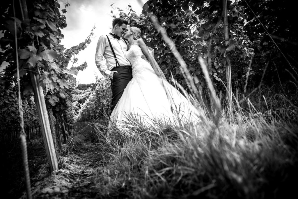 Hochzeitsfotograf_Freiburg_Umgebung_Franz_Keller_Paarshooting_in_Reben