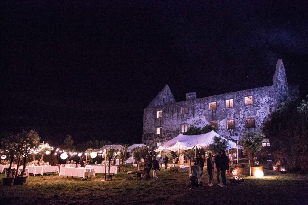 Hochzeitsreportage Freiburg Schloss Burkheim in der Nacht