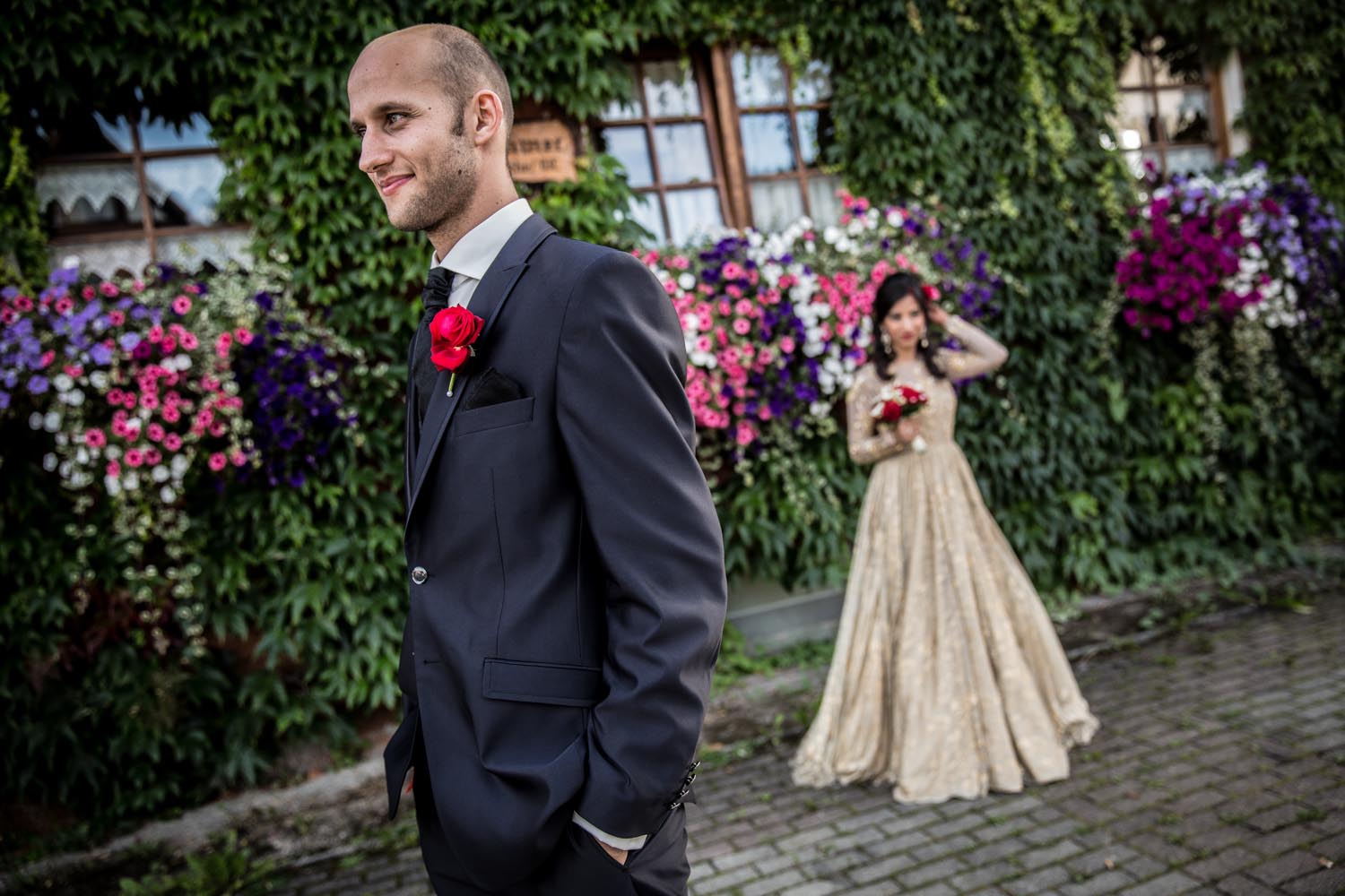 Hochzeitsfotograf_Freiburg_Basel_Hochzeitsportrait_3 Brautpaar vor den gruenen Kulissen