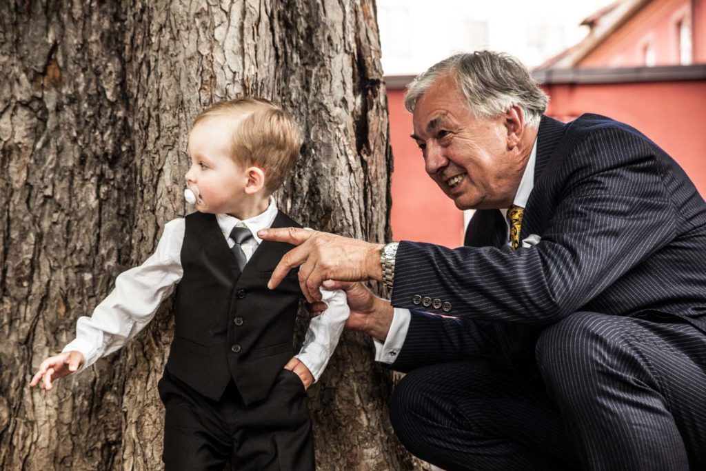 Hochzeitsreportage Freiburg Standesamt Kind und Opa